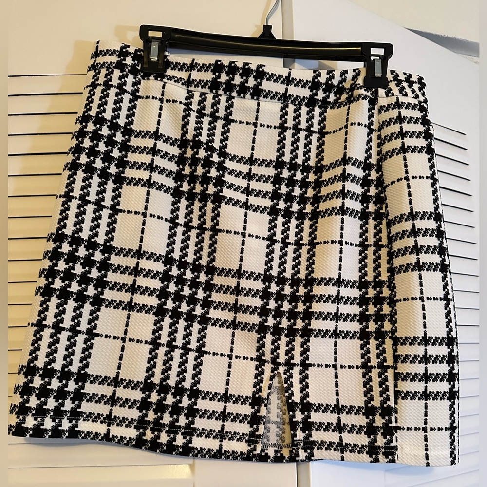 Shein white and black mini skirt